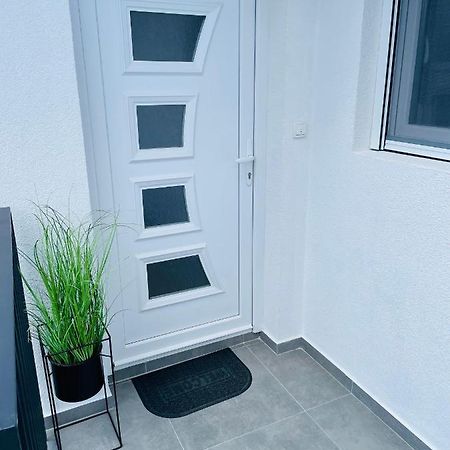 Muki Apartments Surcin Luaran gambar