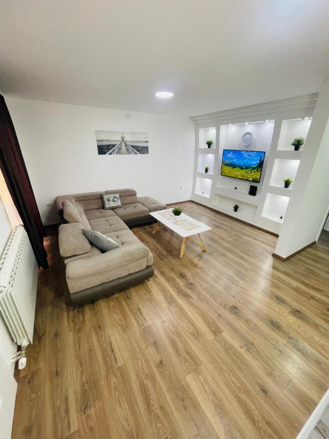 Muki Apartments Surcin Luaran gambar
