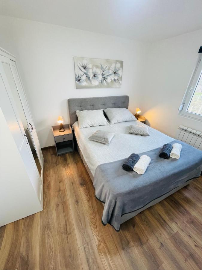 Muki Apartments Surcin Luaran gambar