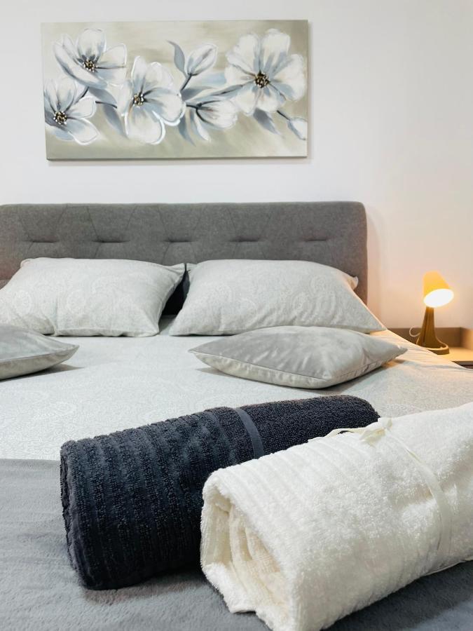 Muki Apartments Surcin Luaran gambar
