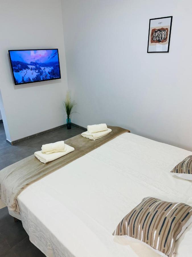 Muki Apartments Surcin Luaran gambar
