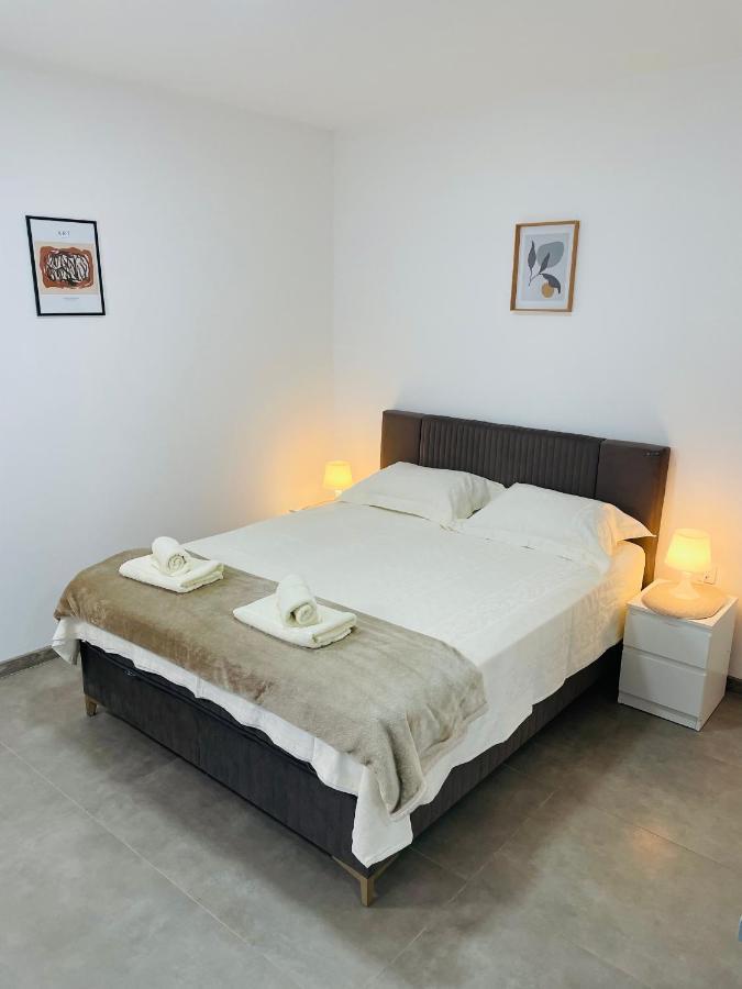 Muki Apartments Surcin Luaran gambar